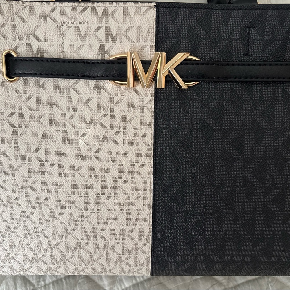 Michael Kors Reed TwoTone Large Bag Purse Black White(Vanilla) Gold Trim RARE - Picture 2 of 16